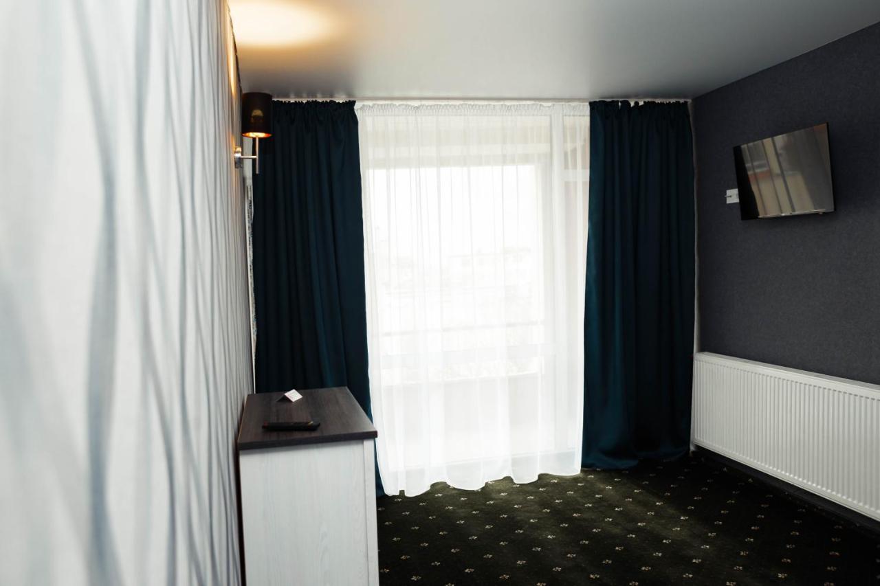 River Park Hotel Kovel' Exterior photo